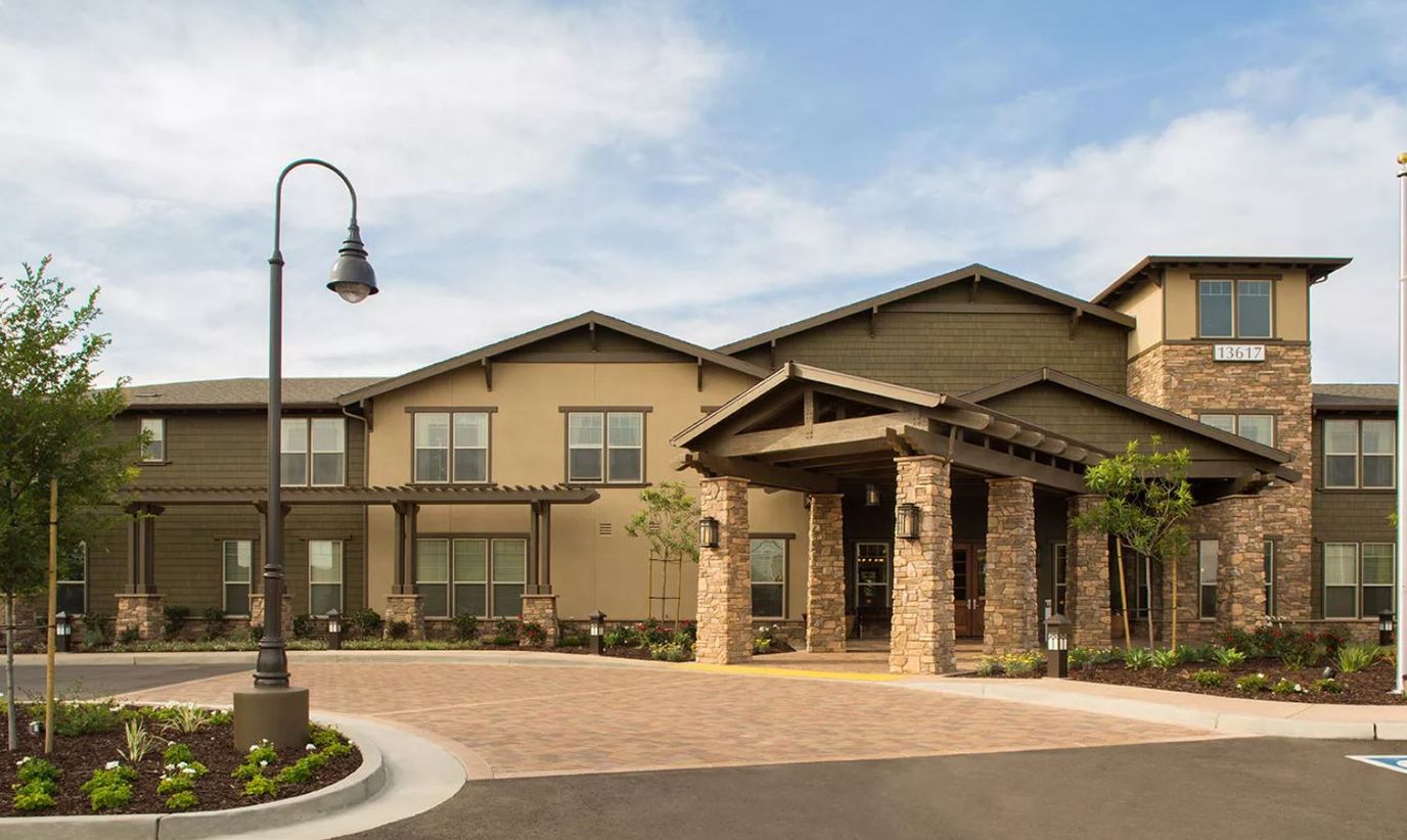 Exterior view of Oakmont of Whittier facility
