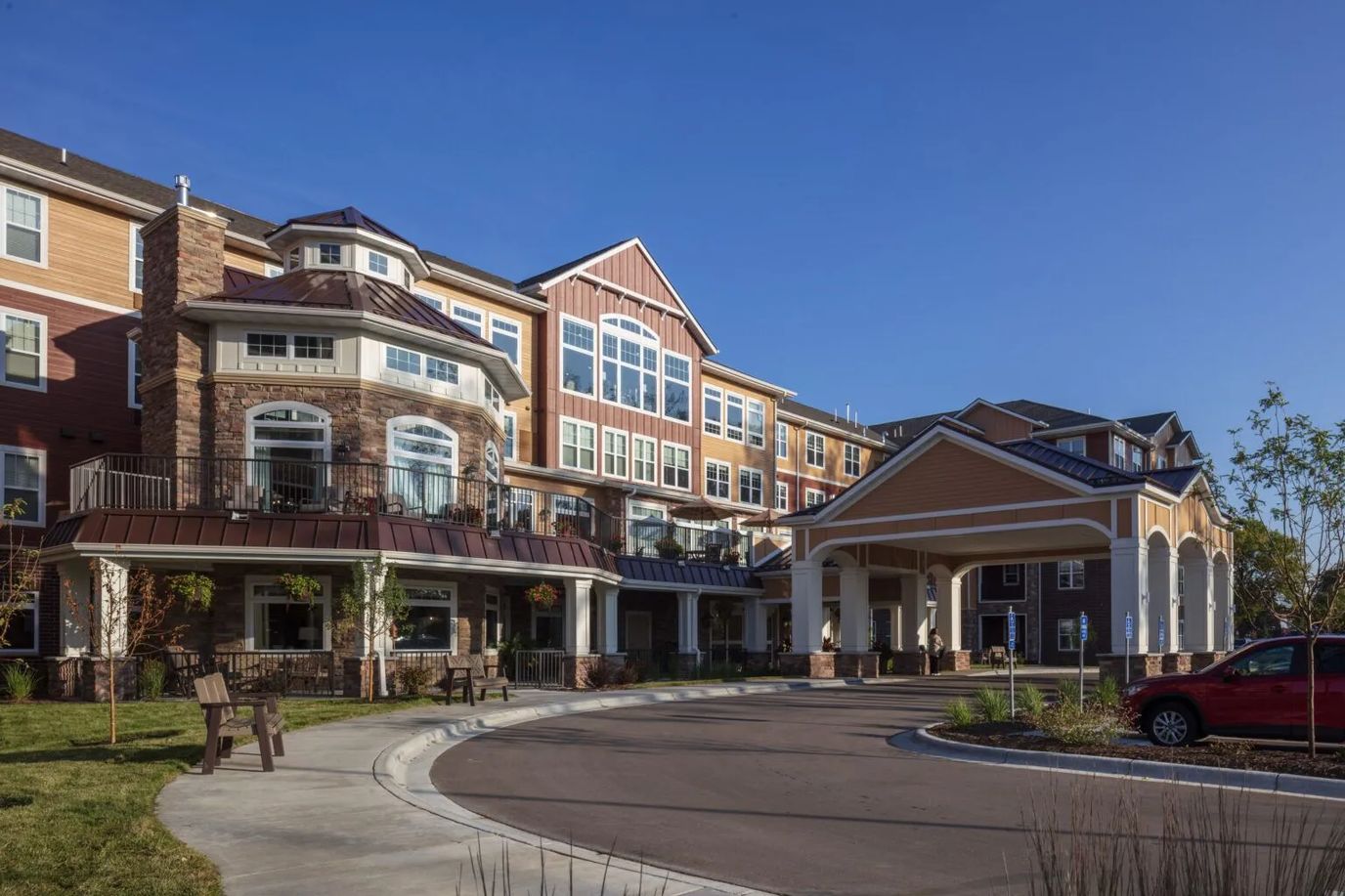 Exterior view of New Perspective Arden Hills