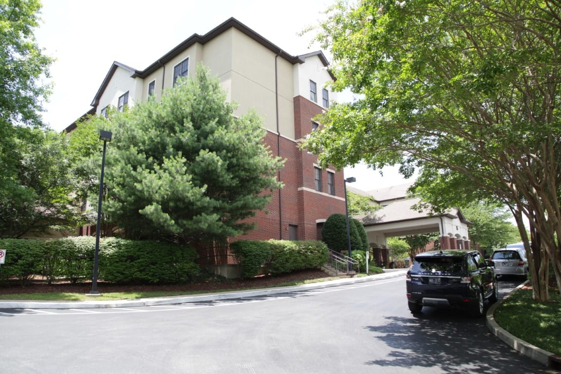 Exterior view of Brookdale Green Hills Cumberland with landscaped grounds
