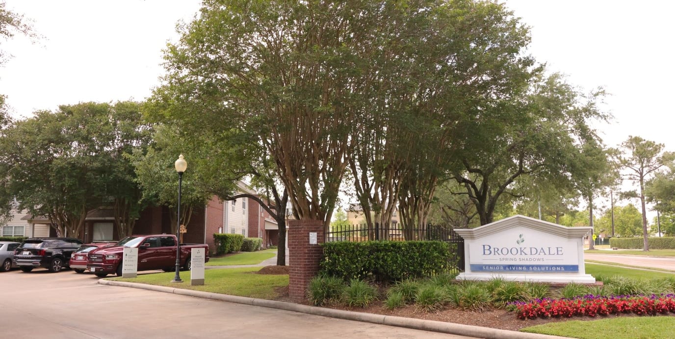 Entrance view of Brookdale Spring Shadows facility