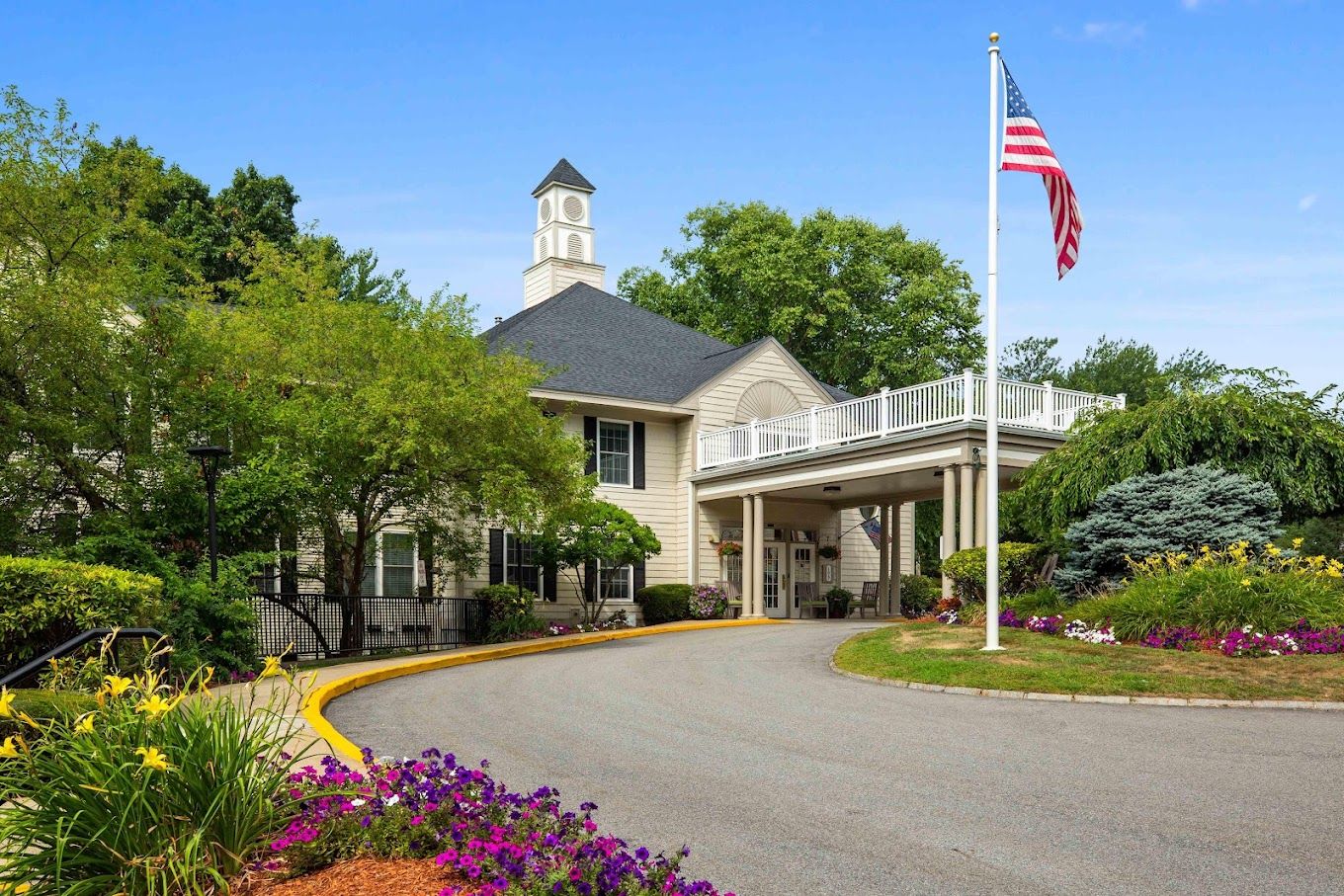 Exterior view of Benchmark Senior Living at Chelmsford Crossings