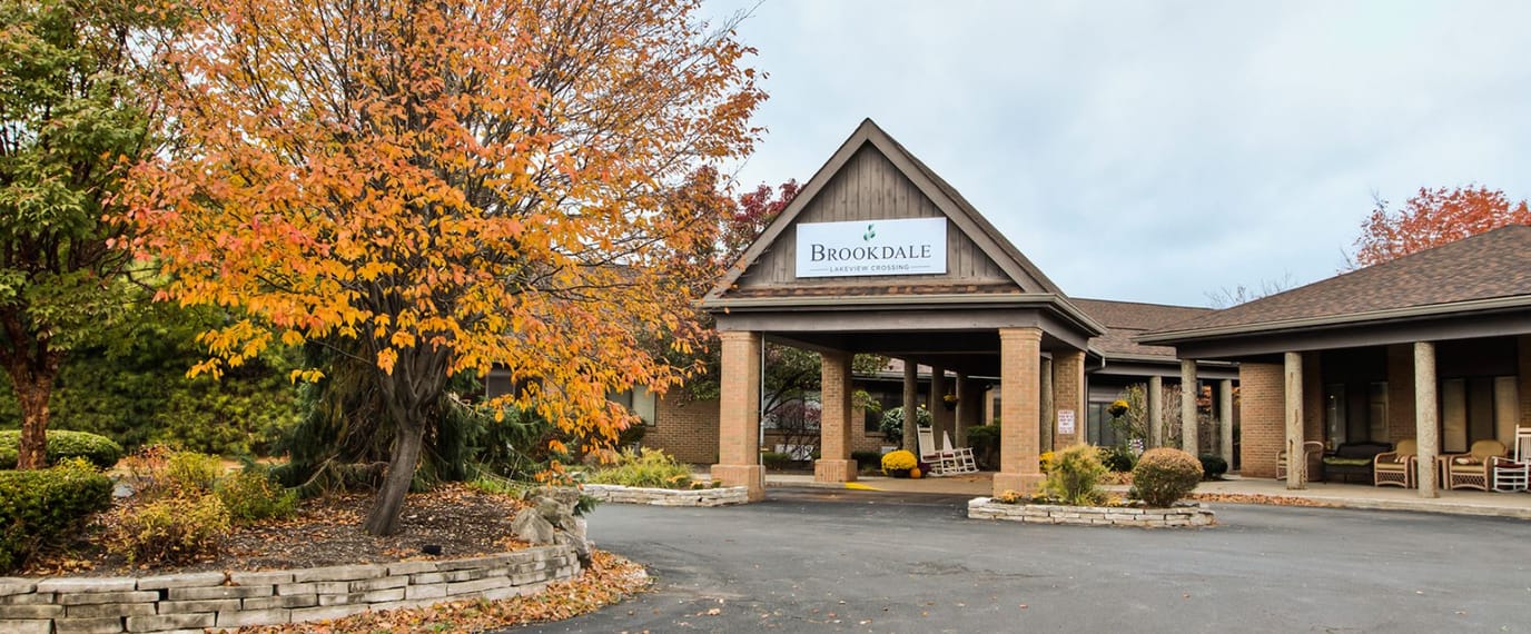 Exterior view of Brookdale Lakeview Crossing with fall foliage