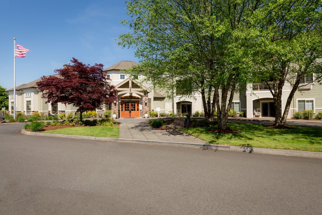 Exterior view of Cogir of Vancouver with well-maintained landscaping