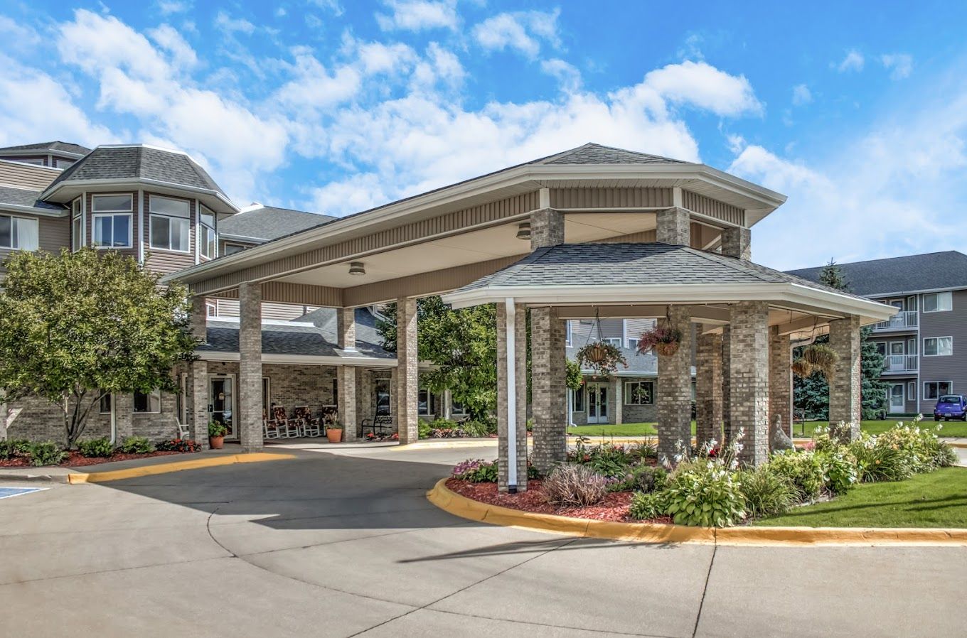 The exterior entrance of Mallard Point Senior Living facility