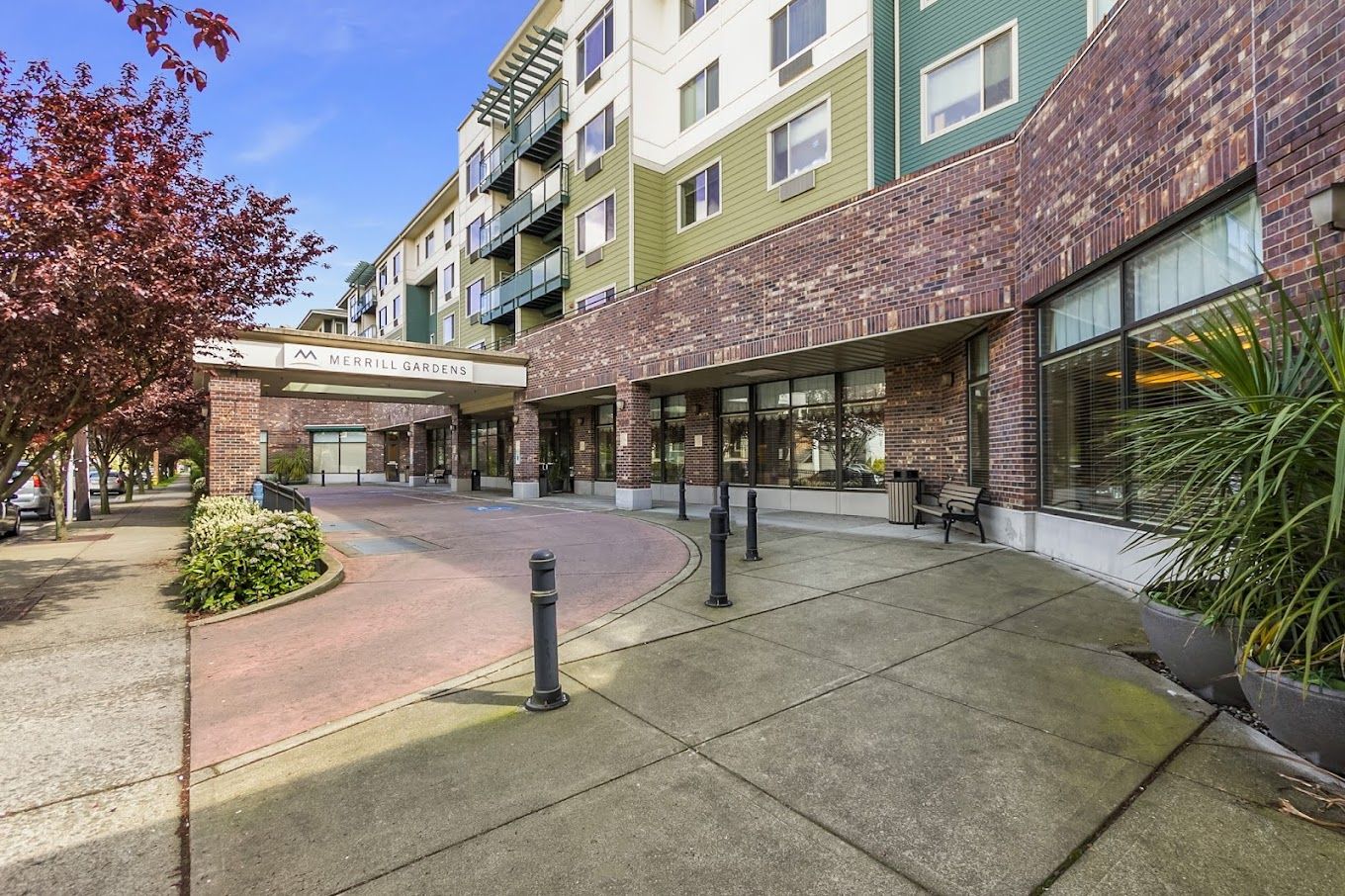 Exterior view of Merrill Gardens at Renton Centre entrance