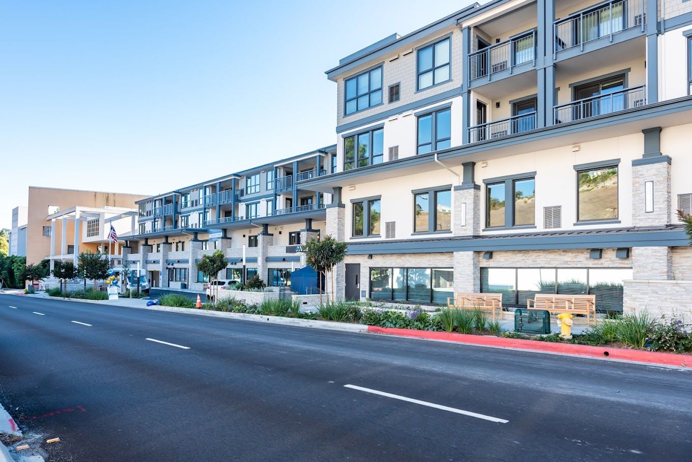 Exterior view of Merrill Gardens at Rolling Hills Estates