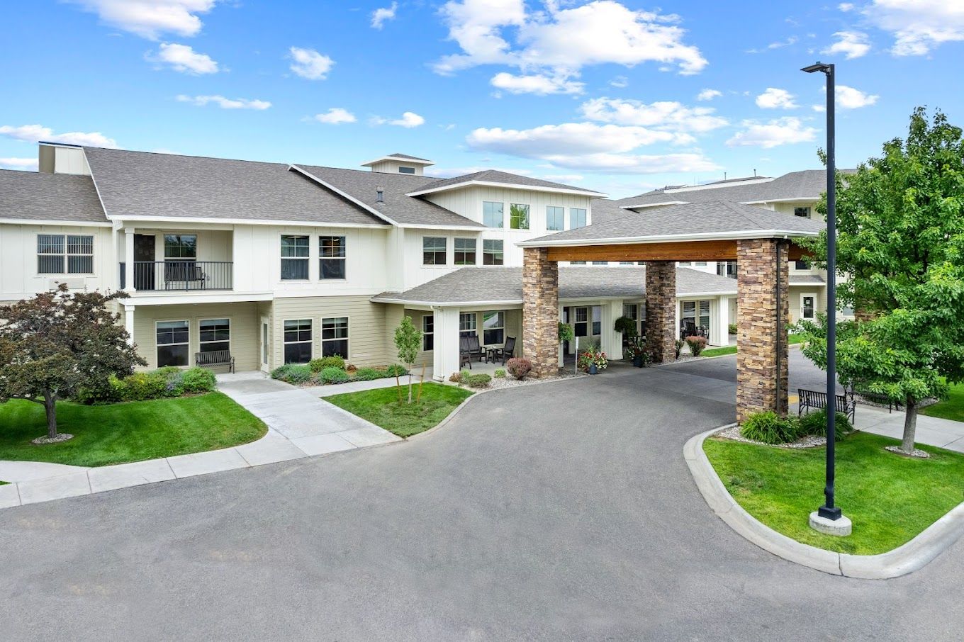 Exterior view of MorningStar Senior Living building