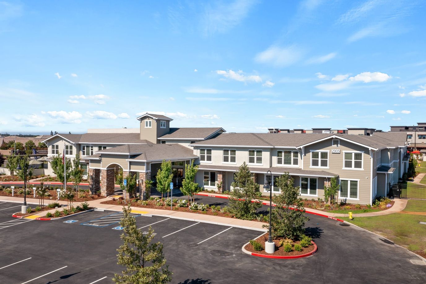 Exterior view of Oakmont of Lodi facility with landscaped parking area