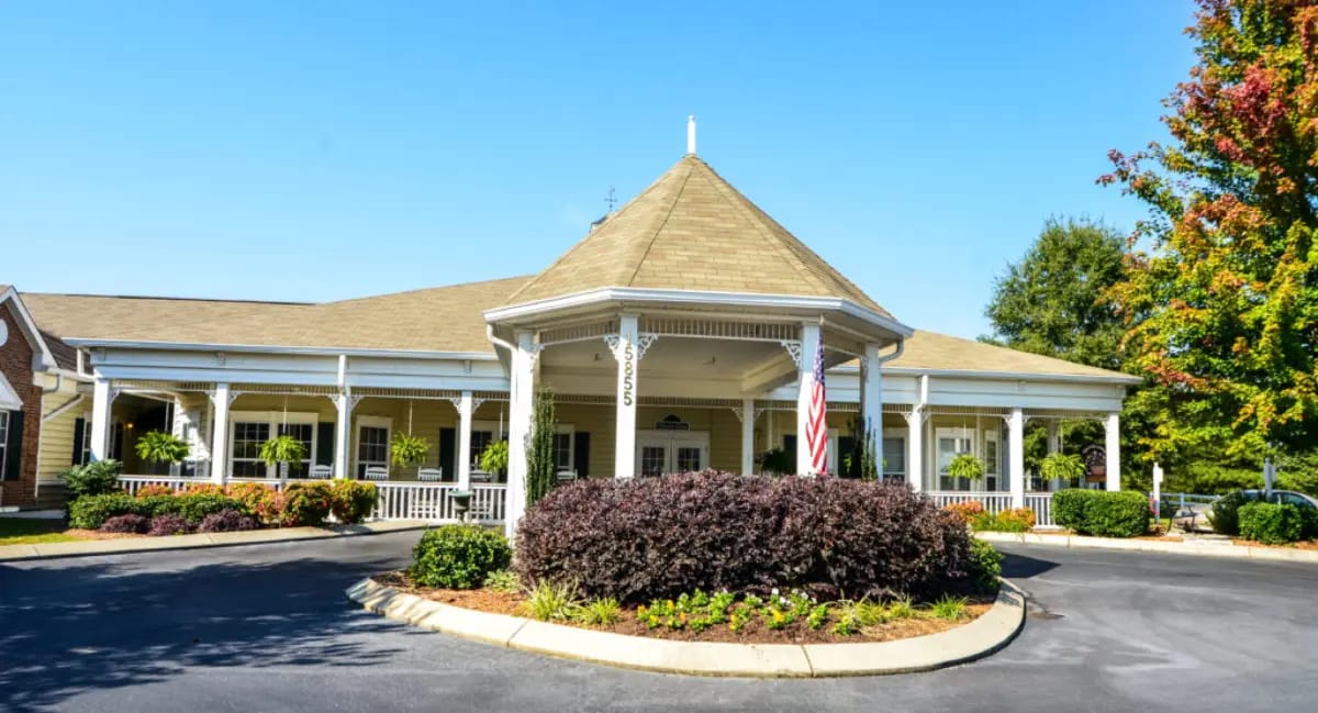 Exterior view of the Oaks at Seneca facility