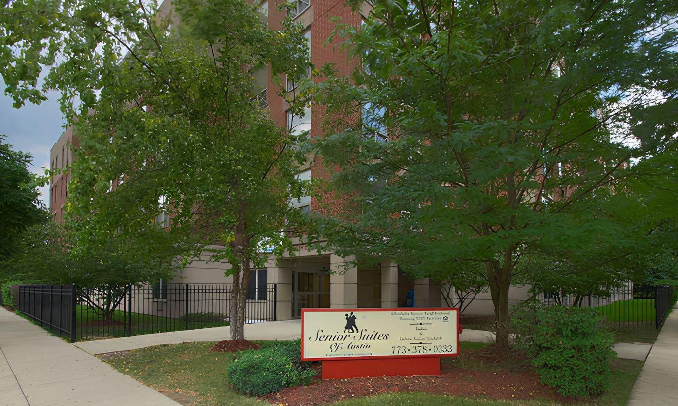 Exterior view of Senior Suites of Austin building