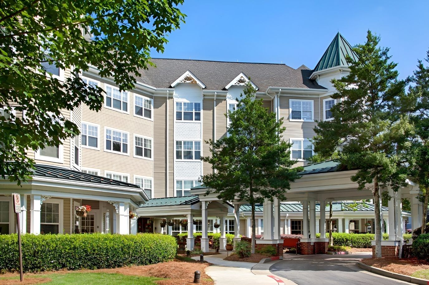Exterior view of Sunrise at Huntcliff Summit II