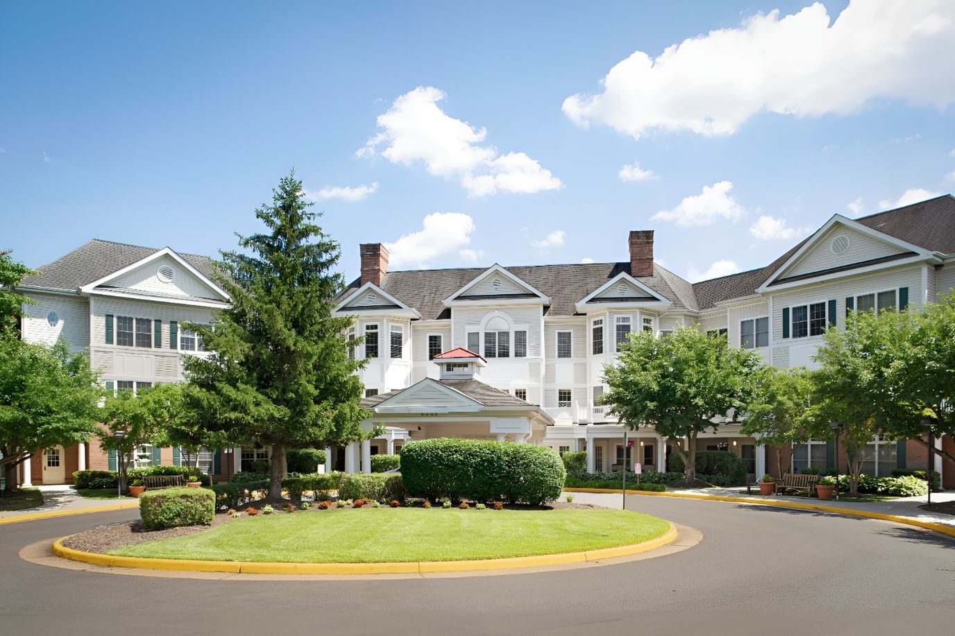 Exterior view of Sunrise at Mount Vernon facility