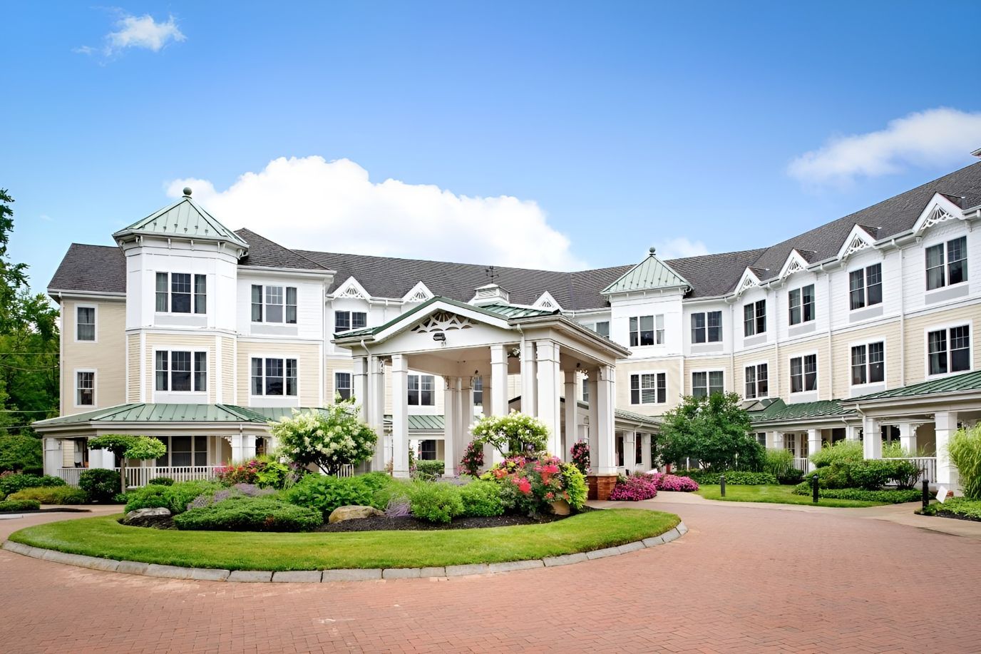 Exterior view of Sunrise of Lynnfield with landscaping
