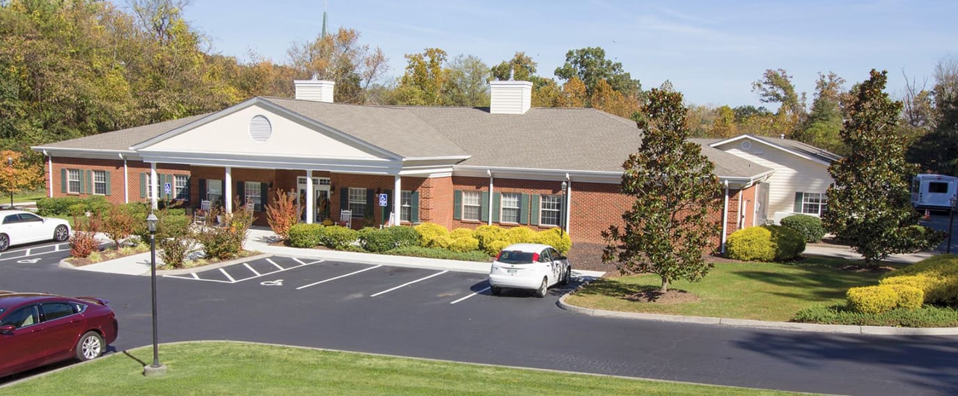 Aerial view of the Brookdale Colonial Heights building with landscaping