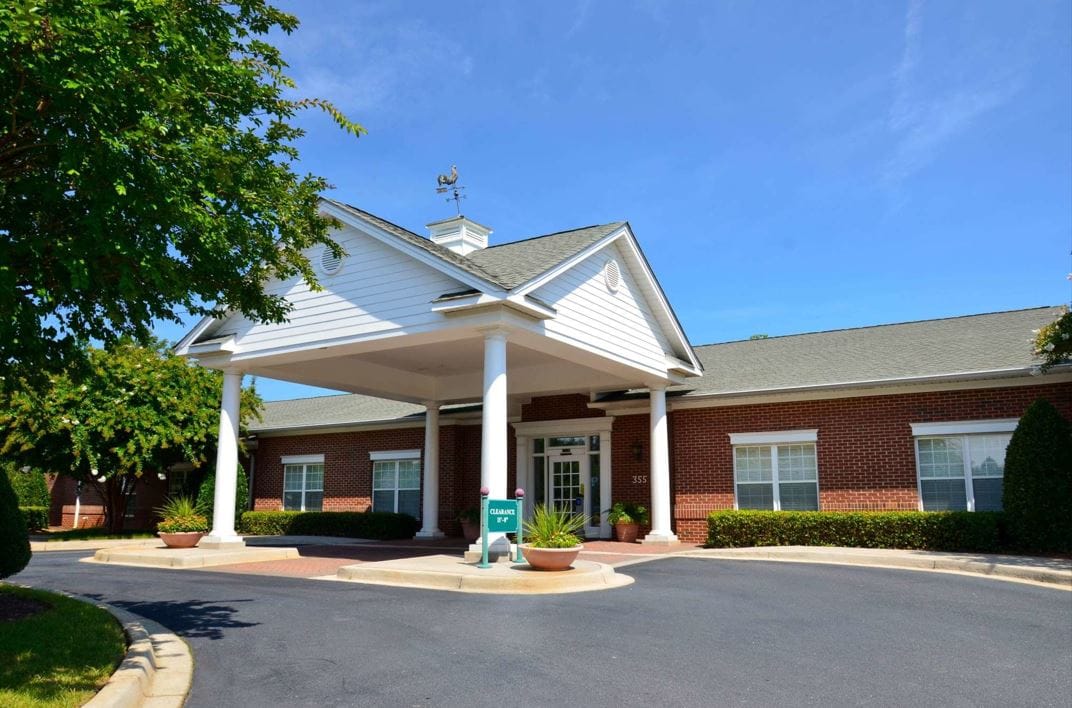 Exterior view of the Oaks at Chanticleer facility entrance