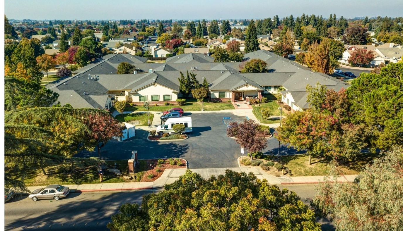 Aerial view of Cogir of Turlock facility with landscaping