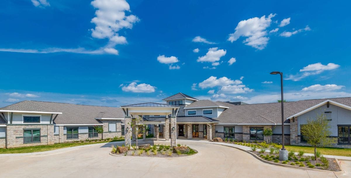 Exterior view of Lynridge of Arlington Assisted Living facility