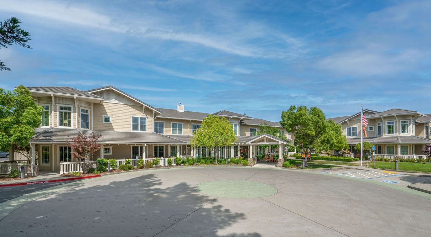 Exterior view of Sunrise of Rocklin with landscaping