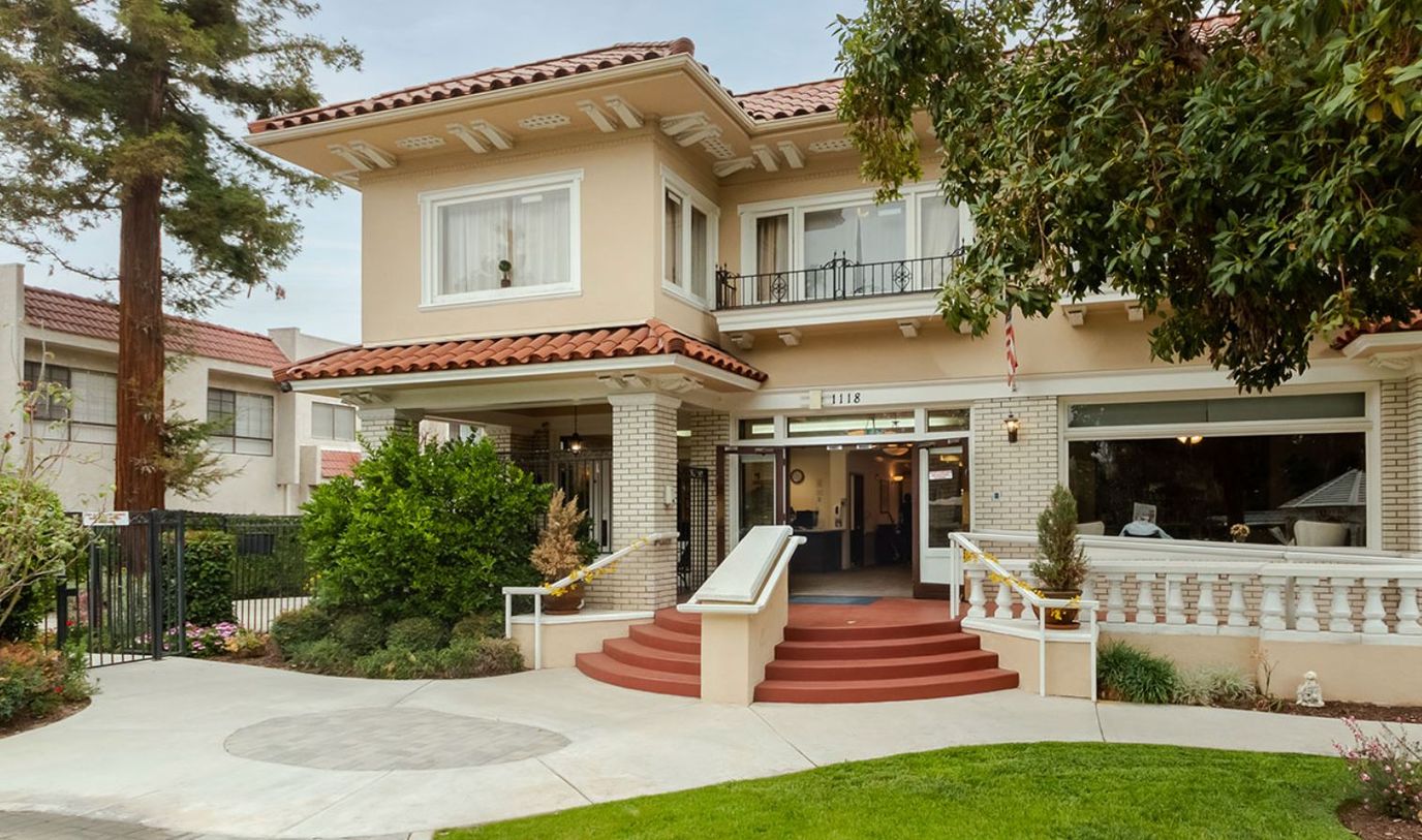 Exterior view of Silverado The Huntington Memory Care Community