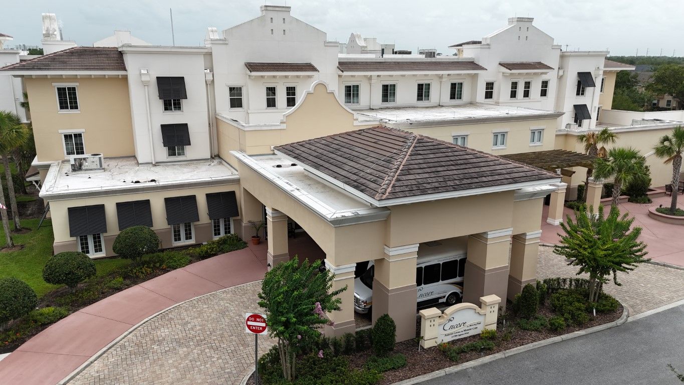 Exterior view of the Encore at Avalon Park entrance