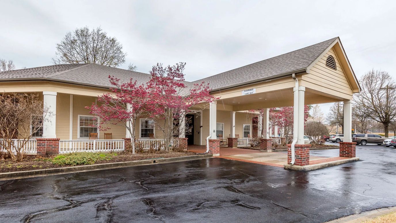 Exterior view of American House Bartlett with entrance