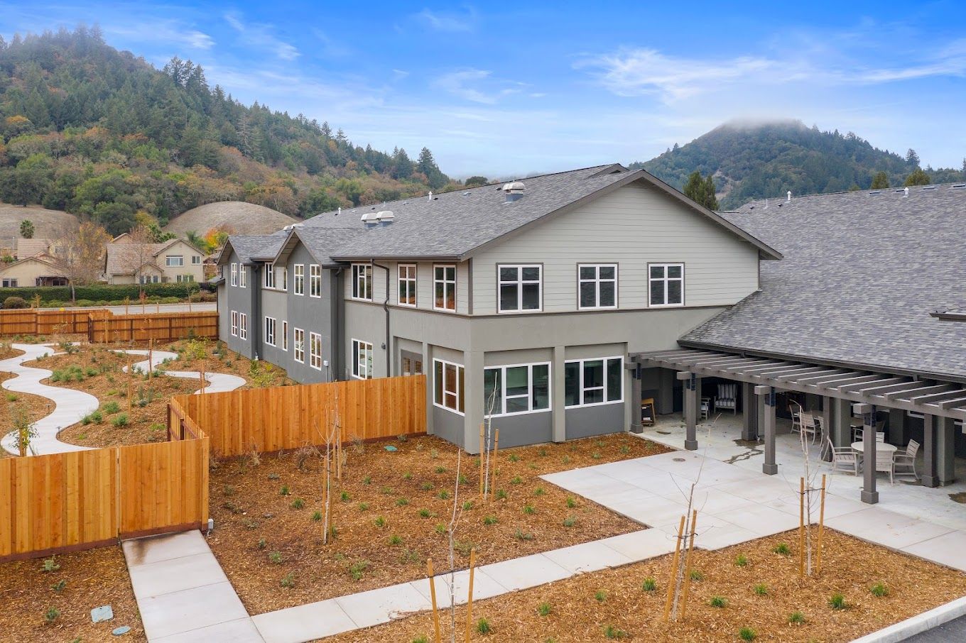 Exterior view of the Vine Ridge at Cloverdale facility with garden space