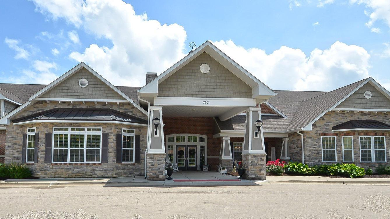 Building exterior of Bickford of Crystal Lake