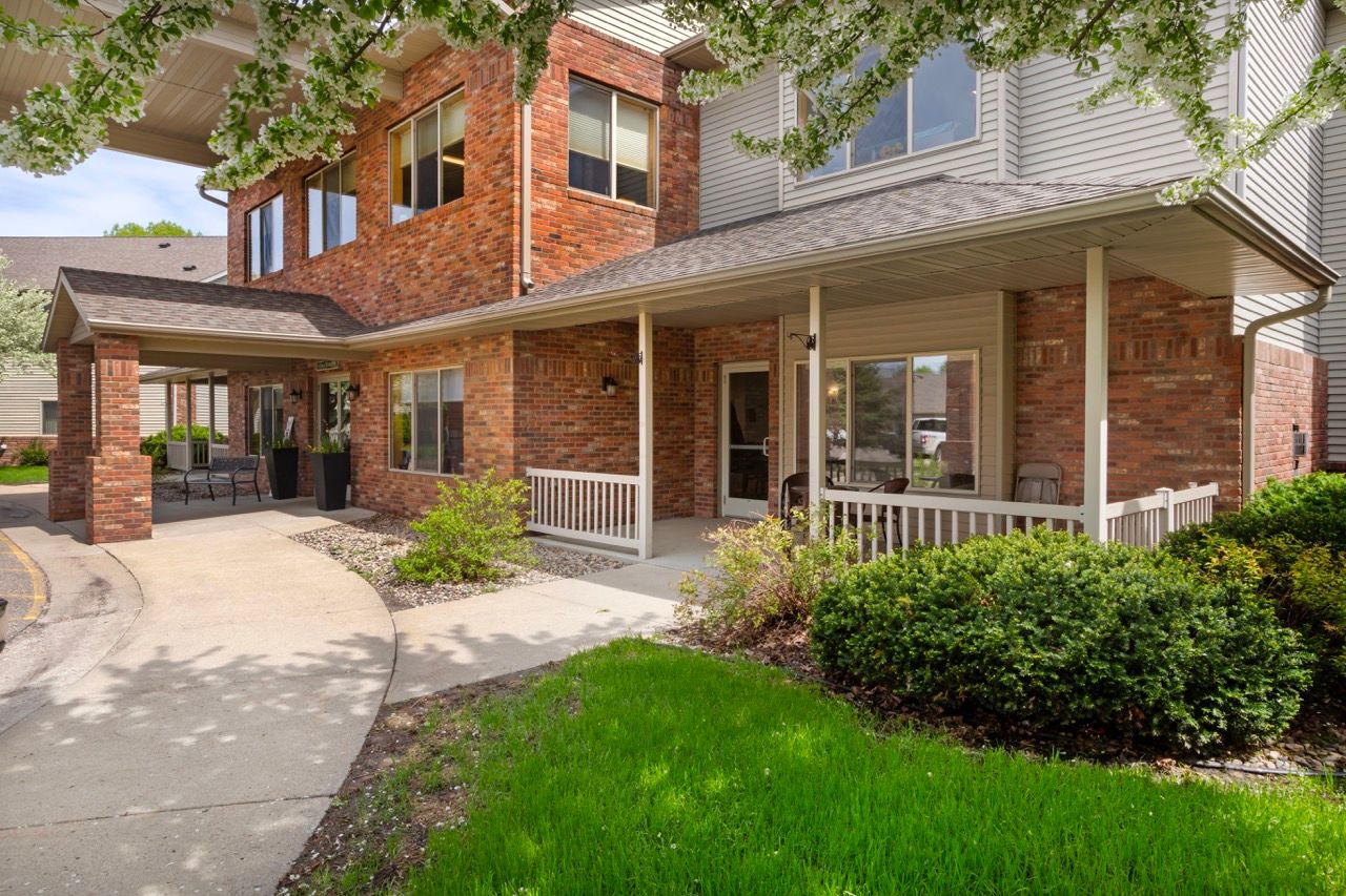 Exterior view of Mankato Lodge Senior Living