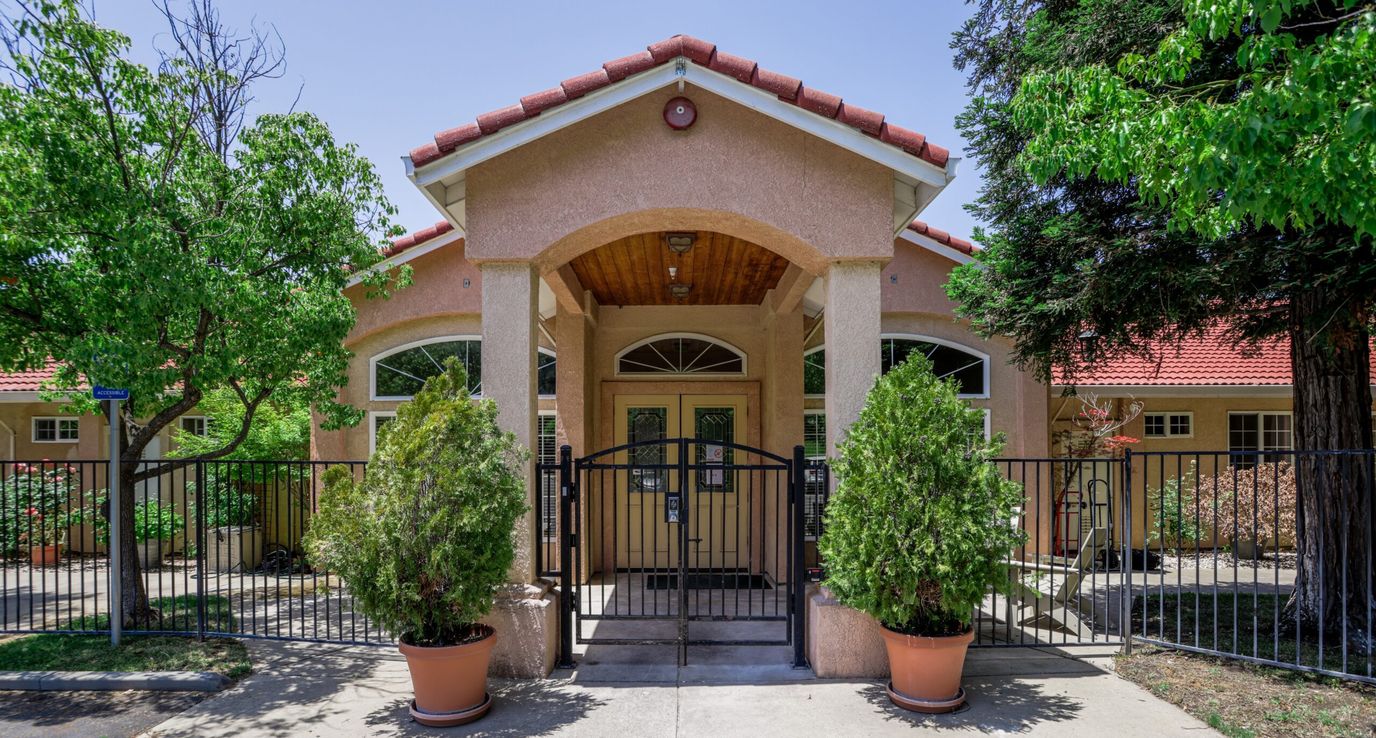 Front entrance of Senior Care Villa of Loomis