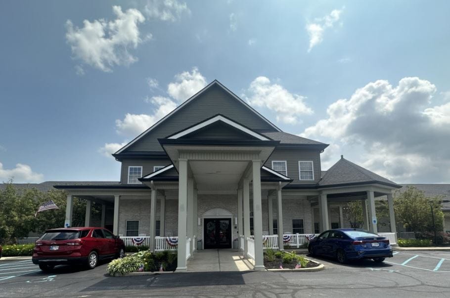 Front view of The Oaks at Plainfield senior living facility