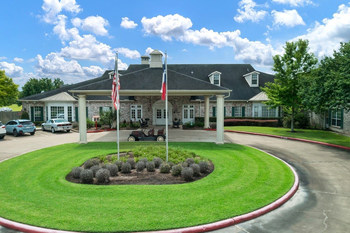 Exterior view of Trinity Oaks of Pearland with landscaping