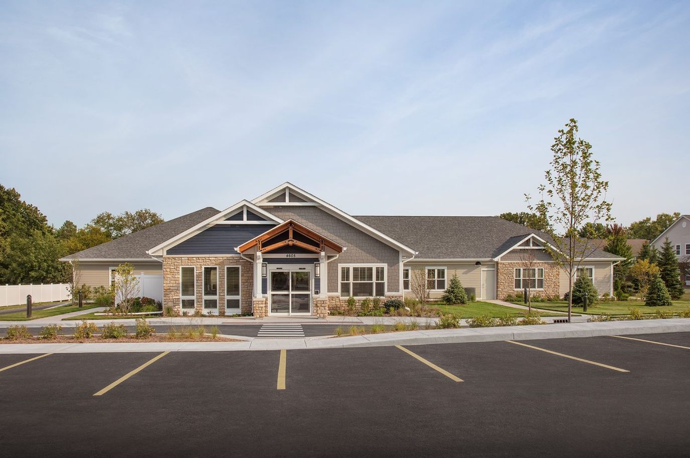 Exterior view of White Oaks at McHenry facility