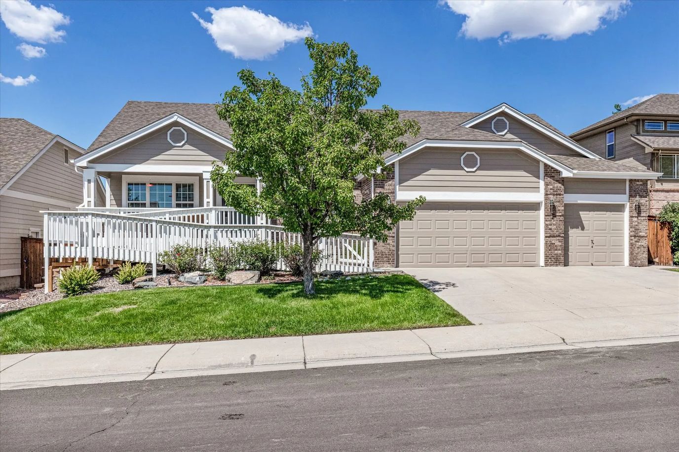 Castle Rock Paonia Court
