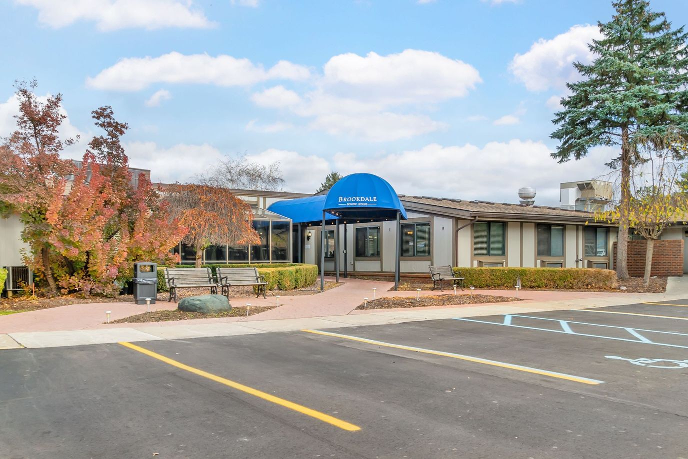 Exterior view of Brookdale Farmington Hills entrance