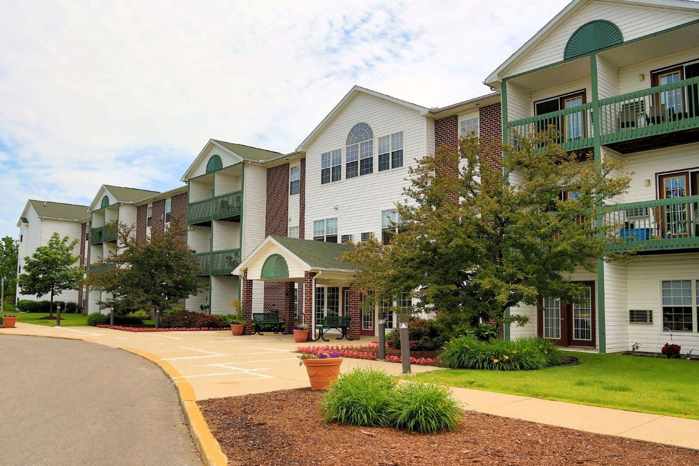 Exterior view of Colonial Woods Senior Apartments