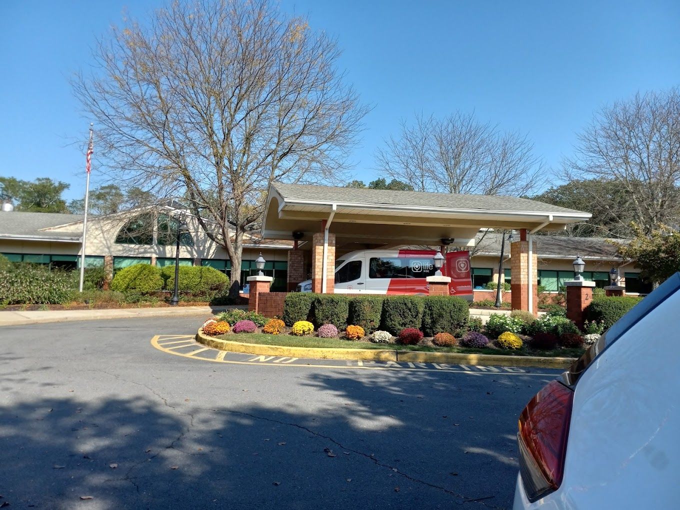 Exterior view of Complete Care at Park Place with entrance