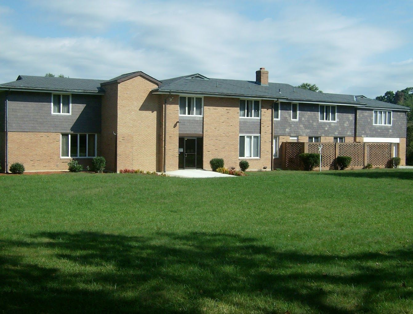 Exterior view of Henson Creek Assisted Living Facility