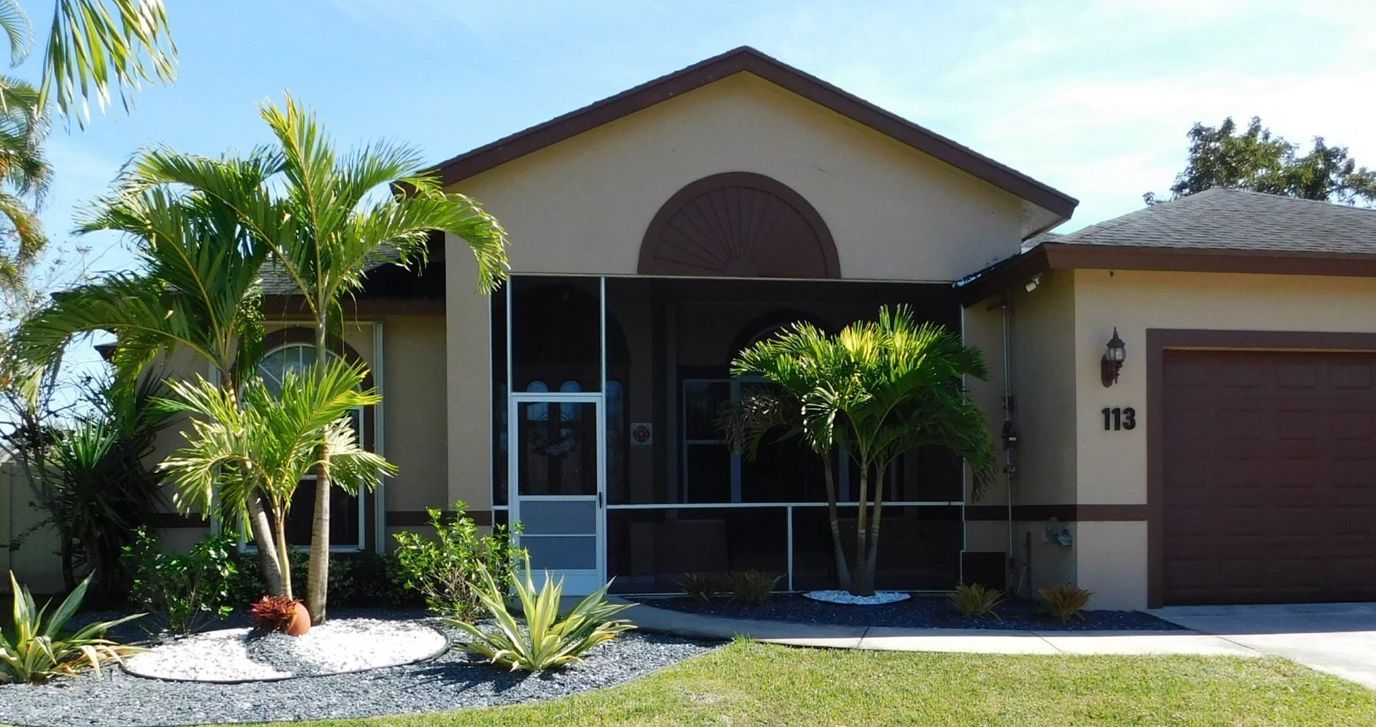 Exterior view of Hibiscus Palace assisted living facility