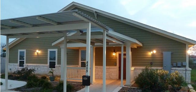 Exterior view of Mercy House Victoria facility