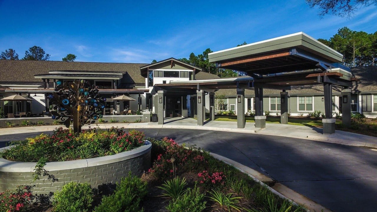 Exterior view of Avanti Senior Living at Covington entrance