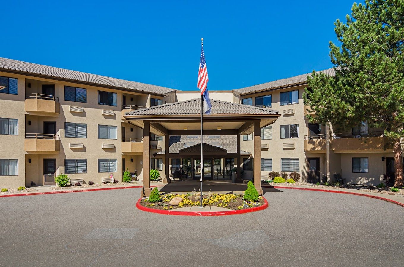 Entrance of Solista Longmont facility with flag and landscaping