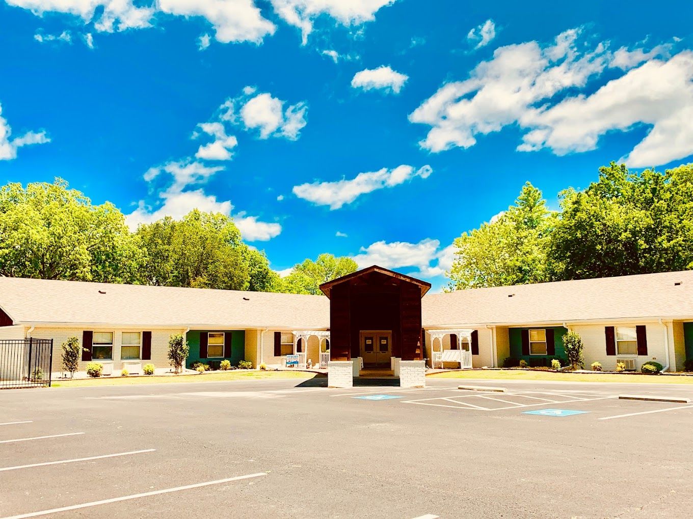 Exterior view of Village Park of Conway facility