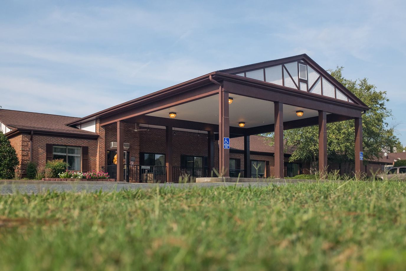 Exterior view of White Oak Manor Lancaster entrance