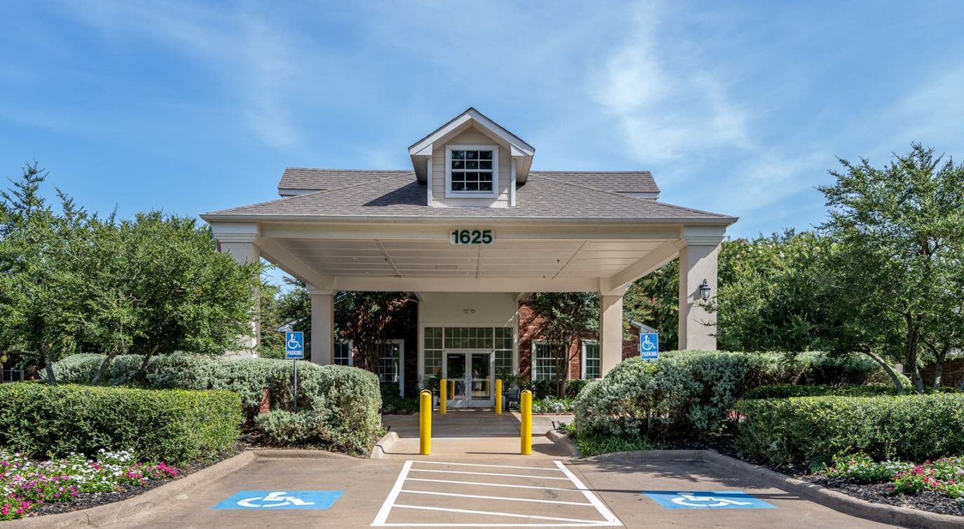 Front entrance of Dogwood Trails Assisted Living