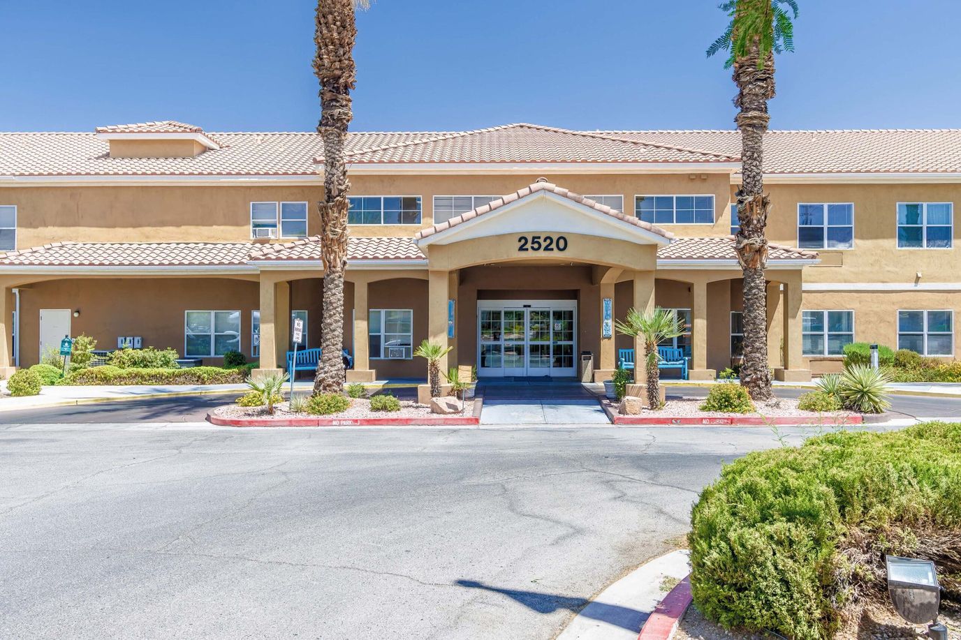 Exterior view of Vista Pointe at Mira Loma facility