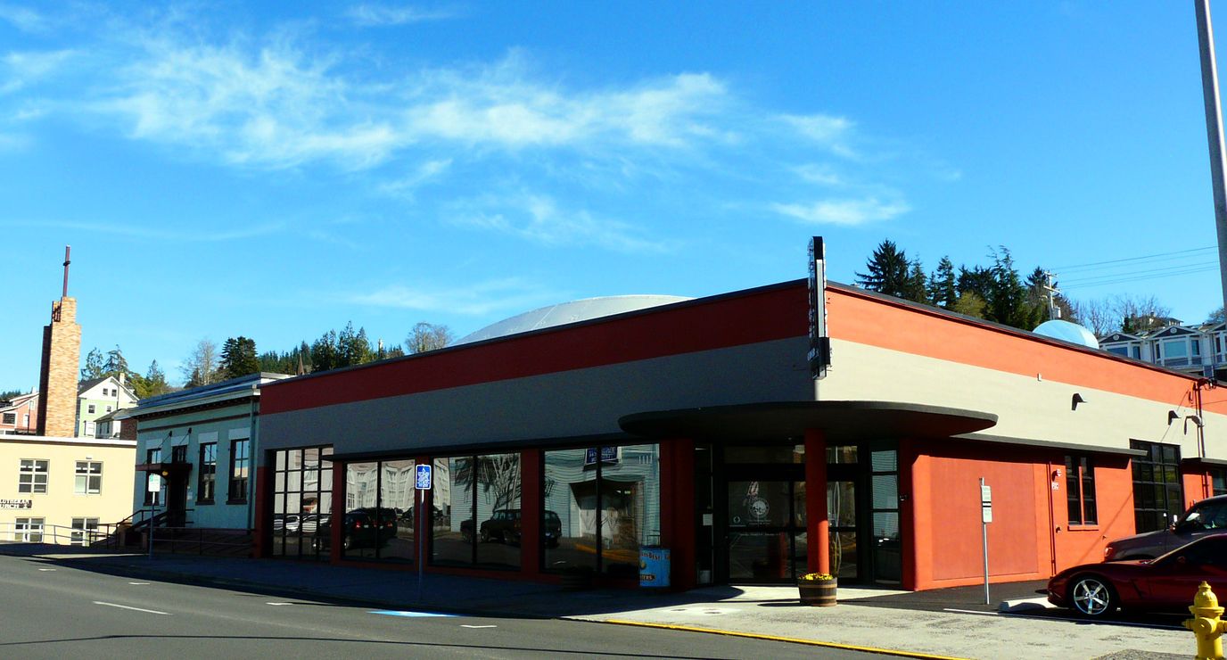 Exterior view of Astoria Senior Center building