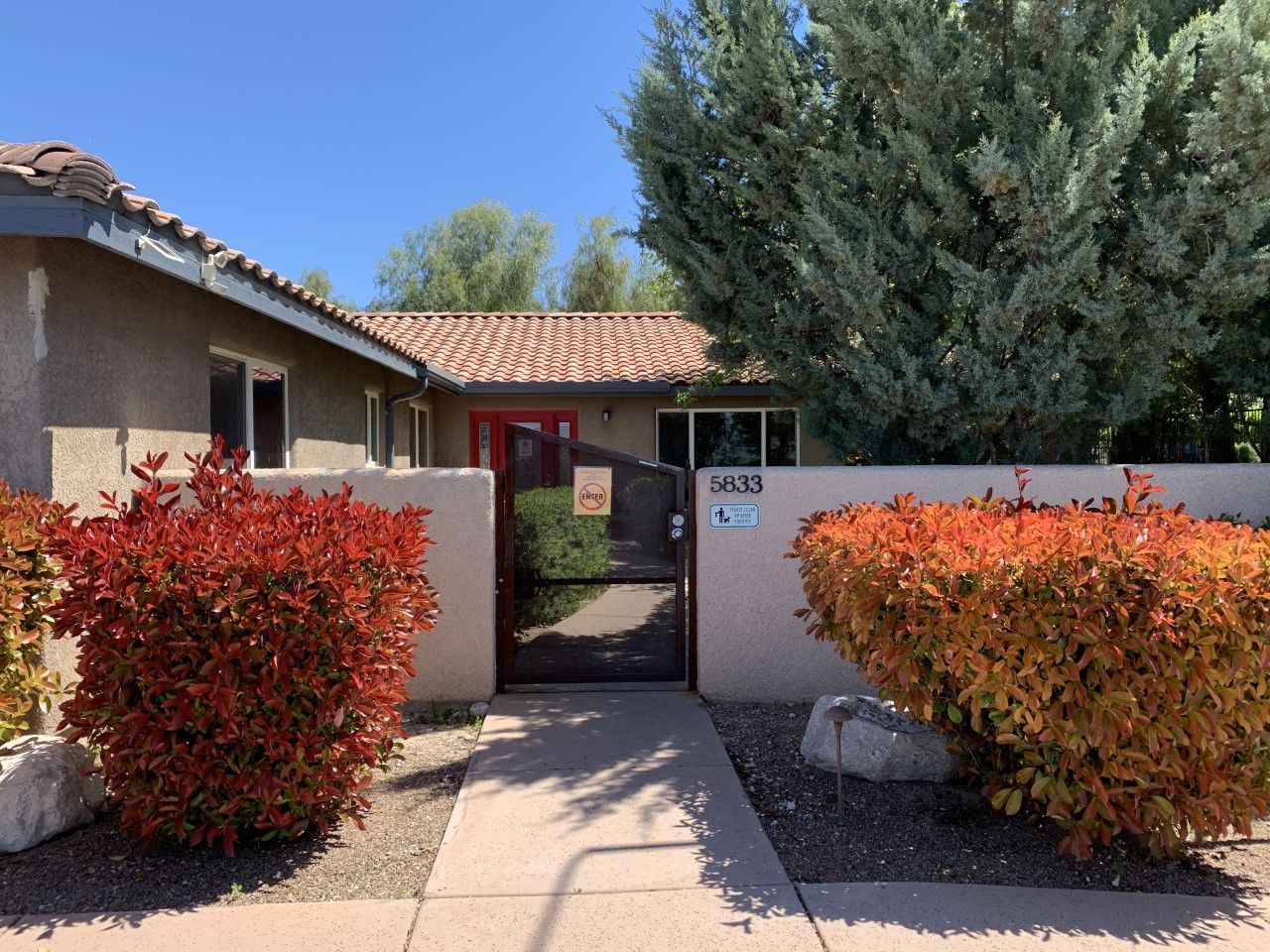 Front entrance of Crossroads Assisted Living II