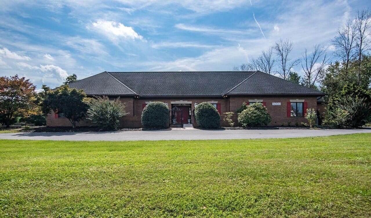 Exterior view of Sycamore Acres Assisted Living facility