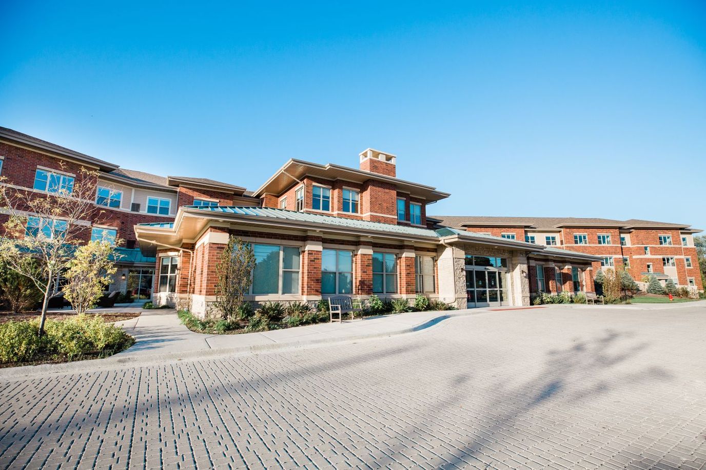 Exterior view of The Landing on Dundee Senior Living
