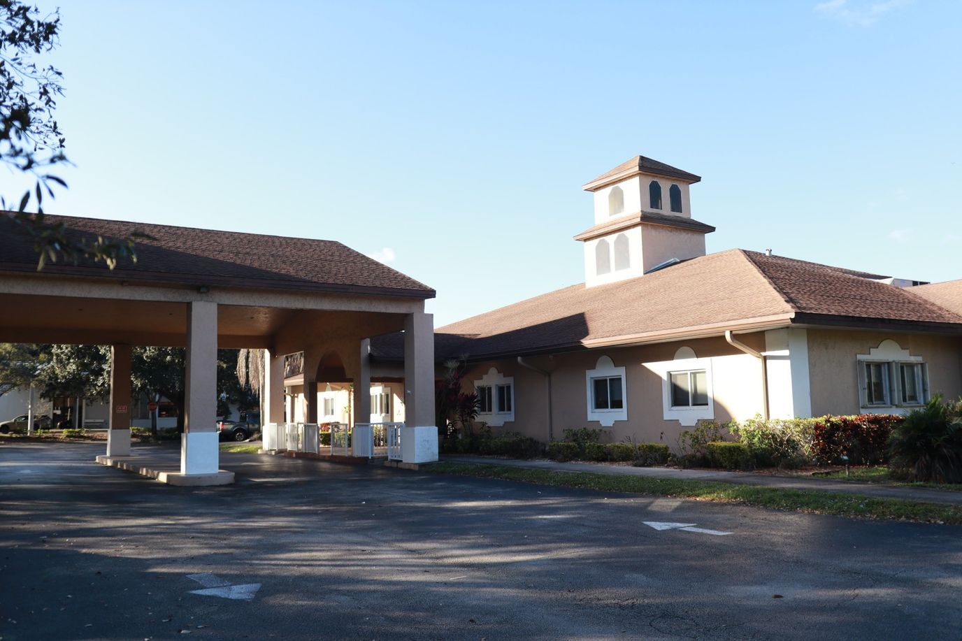 Exterior view of the Colony Club Sunrise building